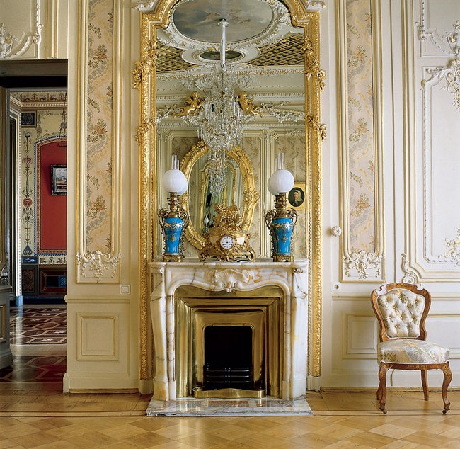 Фрагмент Малой белой гостиной служившей кабинетом княгине Татьяне Юсуповой.