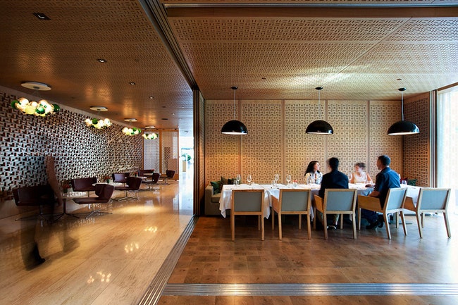 Фото интерьеров ресторана Bosk в отеле Toronto ShangriLa | Admagazine