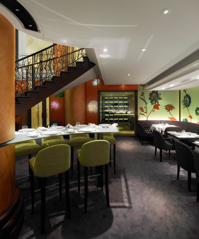 Ресторан 114 Faubourg в отеле Le Bristol сделан итальянским дизайнером Гвендалиной ЛиттойМодиньяни.