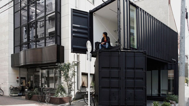 Офис с апартаментами из морских контейнеров в центре Токио | Admagazine