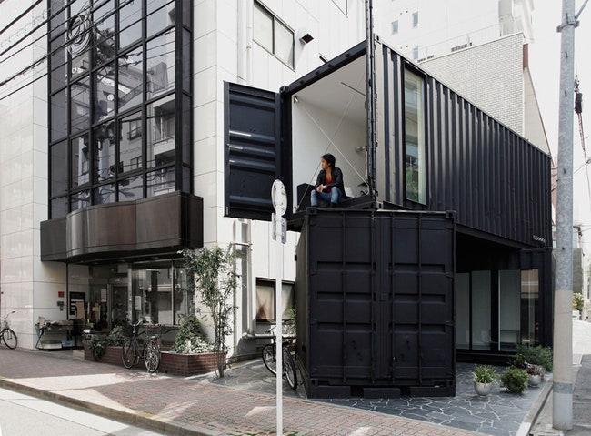 Офис с апартаментами из морских контейнеров в центре Токио | Admagazine