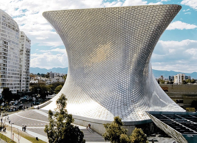 Первый частный музей современного искусства в Мехико. Строительство завершено в 2011 году.