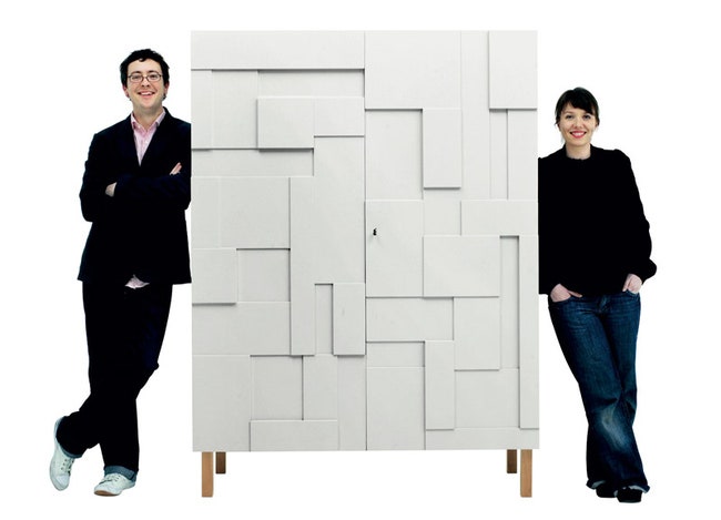 Дизайнер Рассел Пинч его жена и коллега Оона Баннон и придуманный ими шкаф Alba.