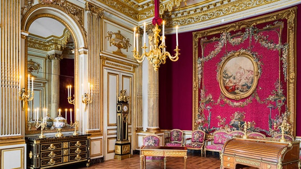 Экспозиция в Лувре фото мебели и предметов интерьера XVIII века на выставке в Париже | Admagazine