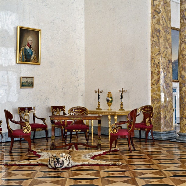 В 1951 году Александровский дворец был передан военноморскому ведомству а дворцовая коллекция мебели и искусства...