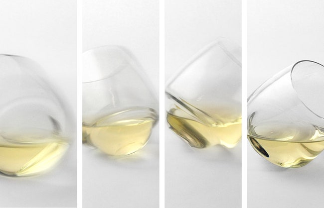 Бокал для вина Saturn напиток не прольется при опрокидывании | Admagazine