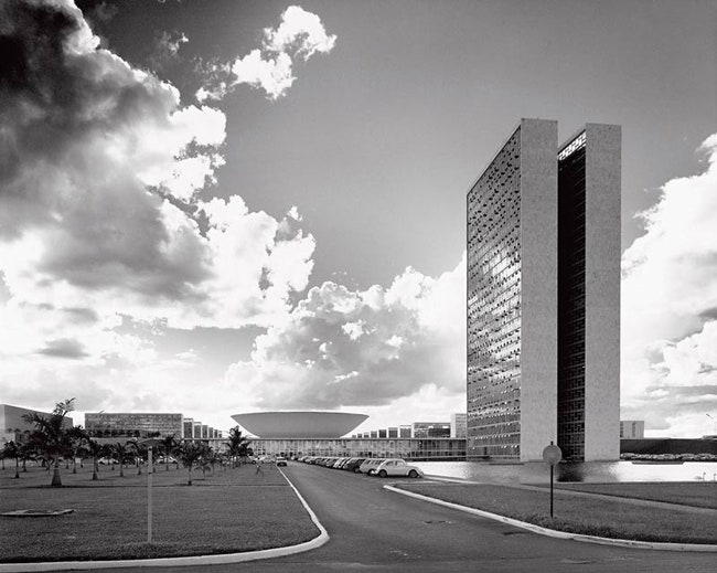Фото 1977 года. Здание Национального конгресса построенное в городе Бразилиа по проекту Оскара Нимейера.