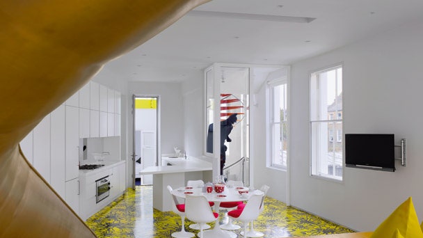 Дом в Лондоне с цветными интерьерами от Эйба Роджерса Ричарда Вудса Кати Гомиашвили | Admagazine