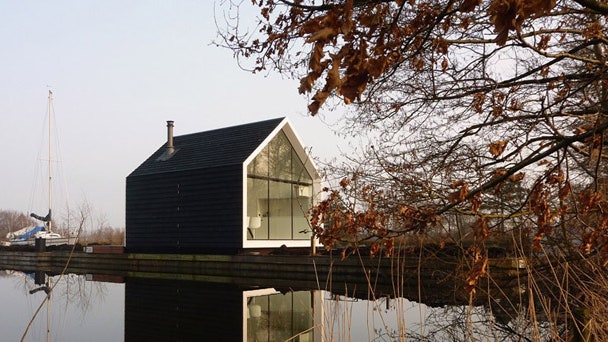 Домкурорт на одного человека в Голландии на озере от бюро 2by4architects | Admagazine