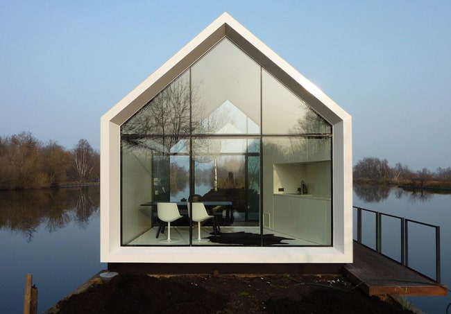 Домкурорт на одного человека в Голландии на озере от бюро 2by4architects | Admagazine