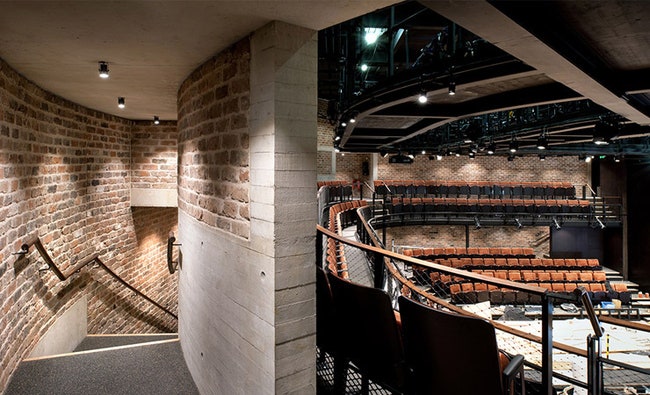 Реконструкция старинного театра в Лондоне