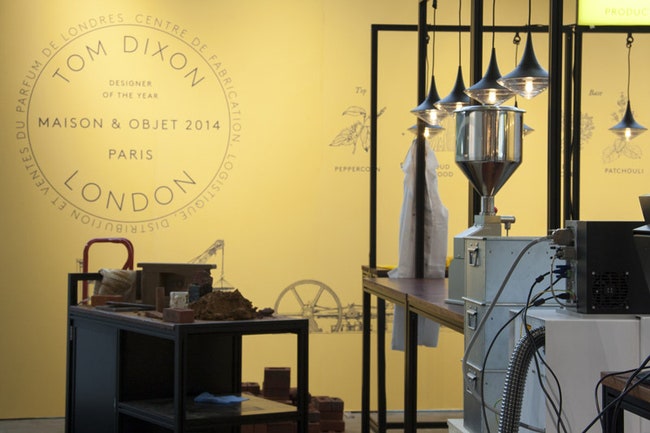 Инсталляция Тома Диксона на выставке Maison et Objet на тему фабричного производства | Admagazine