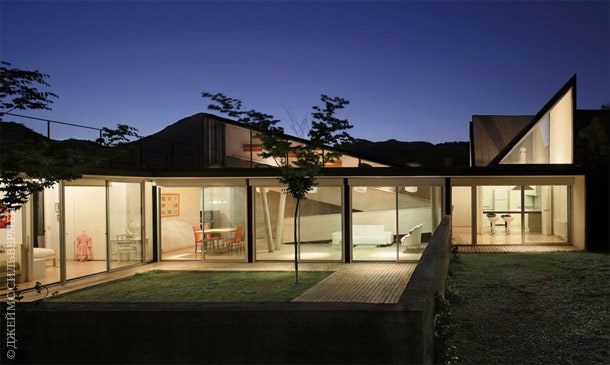 Модернистский дом в Сантьяго по проекту архитектора Себастиана Ираррасаваля | Admagazine