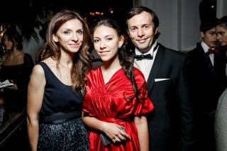 Дизайнер Ирина Глик с дочкойдебютанткой Анной и супругом Львом Глик.