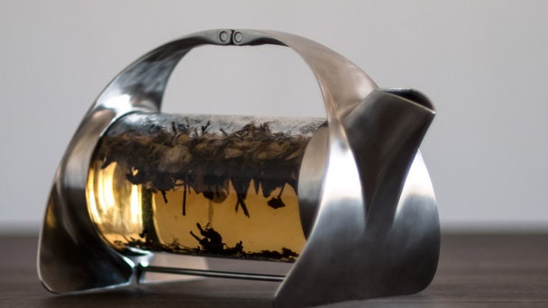 Горизонтальный заварочный чайник Sorapot от дизайнера Джоя Рота | Admagazine