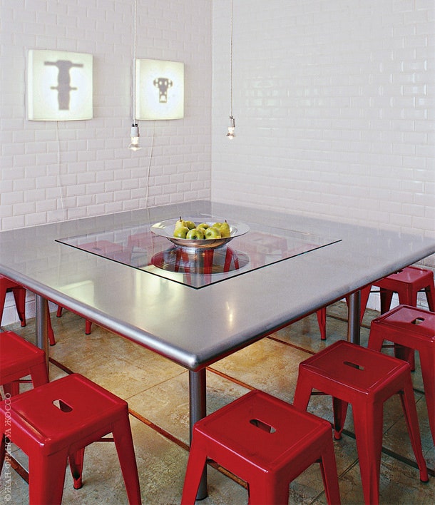 Обе­ден­ный стол Любри­на спроек­ти­ро­вал сам. Во­круг расста­вил армей­ские та­бу­ре­ты по­кра­шен­ные в крас­ный...