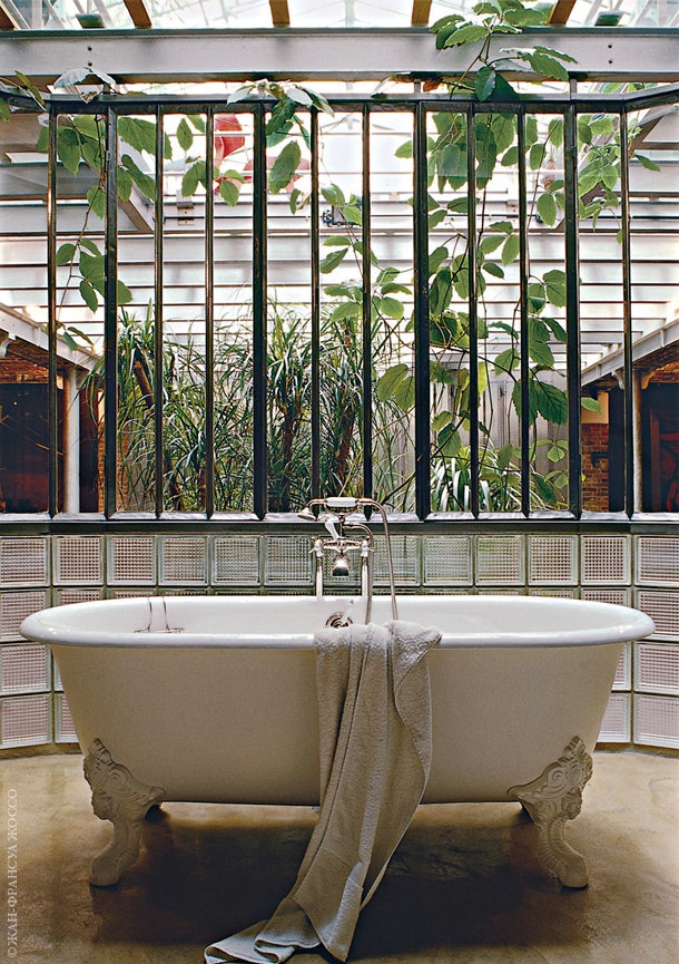 Квартира дизайнера Стефана Любрины в Париже пространство без окон со стеклянной крышей | Admagazine