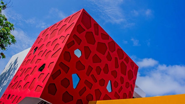 Дом в Мексике вдохновленный кораллами с узором из многоугольников на фасаде | Admagazine