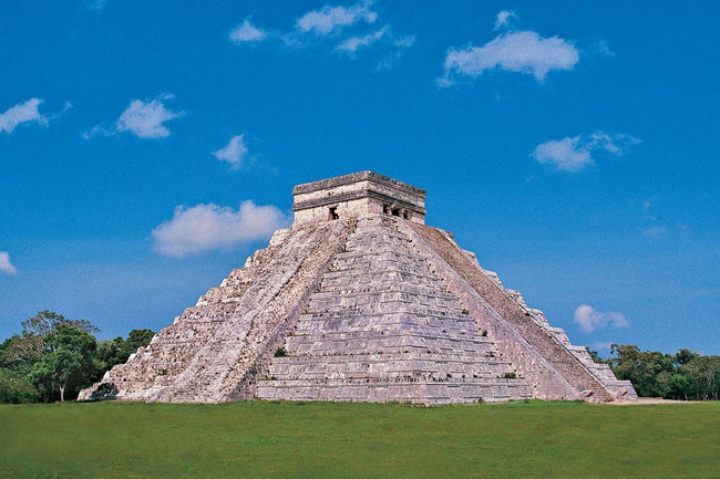 Ступенчатая пирамида в ЧиченИца Мексика.