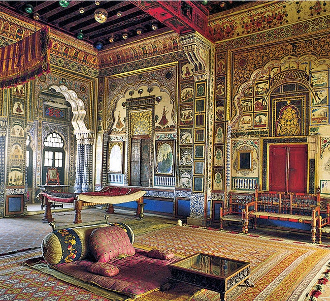 Спаль­ня ма­ха­ра­д­жи в форте Йодпур Ин­дия.