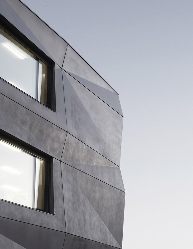 Производственное здание в Мюнхене с фасадными модулями из бетона | Admagazine