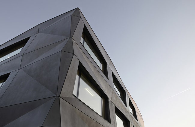 Производственное здание в Мюнхене с фасадными модулями из бетона | Admagazine