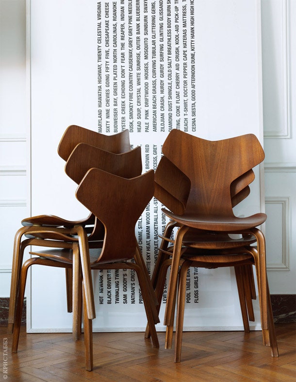 Винтажные стулья Grand Prix по дизайну Арне Якобсена.