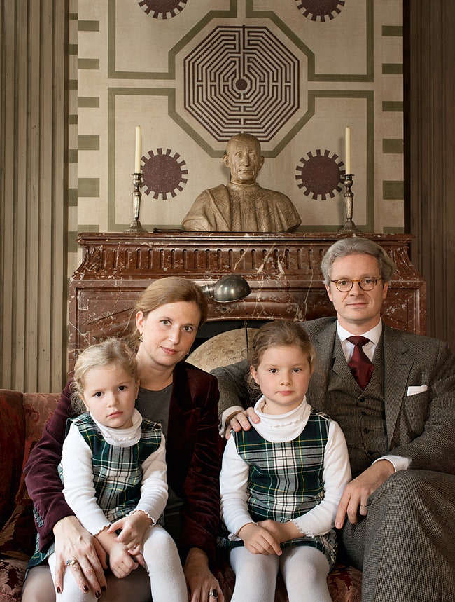 Бельгийские декораторы Тьерри и Каролин Тенарс с дочками Элоиз и Аполлин.