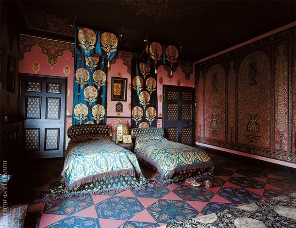 “Оттоманская” комната — творение Майкла Чиппендейла. Чтобы это темное помещение казалось светлее перед окраской стены...