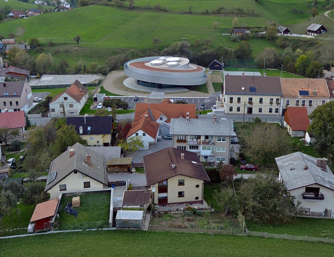 В честь Германа Поточника в Словениии открылся культурный центр в форме космической станции