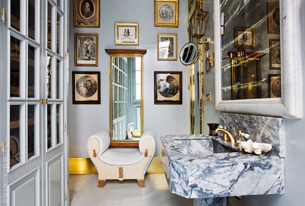 Ванная комната. Итальянская мраморная раковина 1950х годов табурет эпохи ардеко.