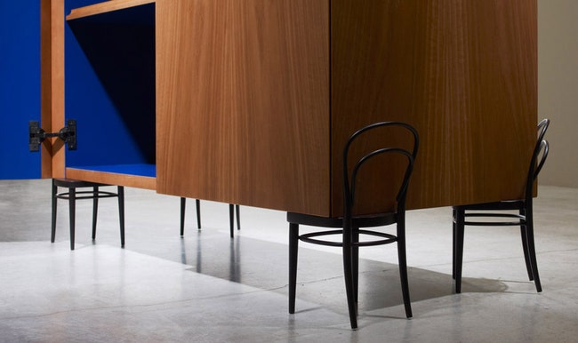 Мебель Рона Гилада на стульях Михаэля Тонета кровать 56 Daybed и шкаф 56 Cabinet