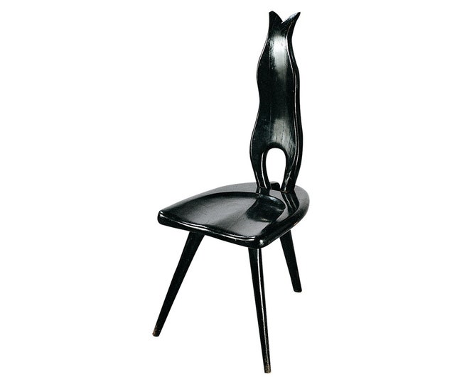 Знаменитые трехногие стулья сделаны по дизайну Карло Моллино в 1950 году в мастерской Apelli e Varesio.