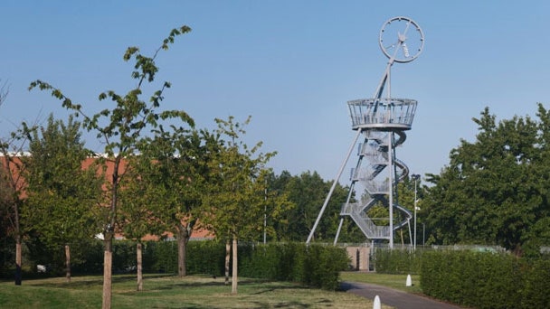 Башня The Vitra Slide Tower в кампусе Vitra в городе ВайльнаРейне в Германии | Admagazine