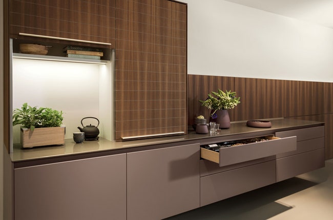 Новинка впервые представленная на выставке Eurocucina в рамках Миланского мебельного салона iSaloni 2014.