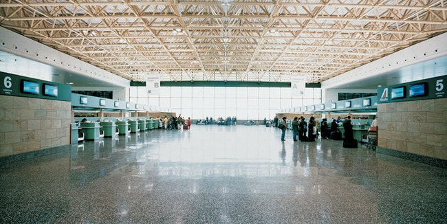 Самым масштабным проектом Этторе Соттсасса и его студии Sottsass Associati стал миланский аэропорт Мальпенса...