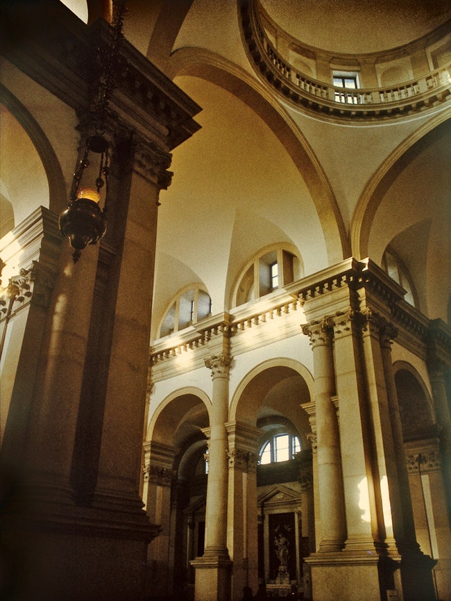 Палладио хотел чтобы разные зоны собора СанДжорджо Маджоре были выделены разными видами ордера. Подкупольные столбы —...