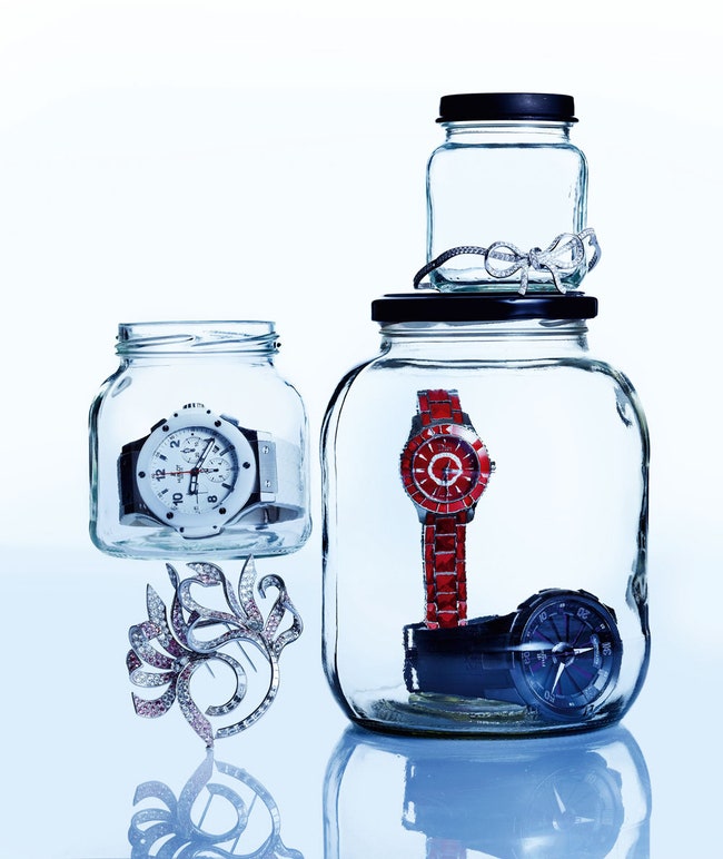 Слева направо часы Big Bang St. Moritz сталь ­керамика резиновый ремешок Hublot 662 000 руб. брошь из коллекции...