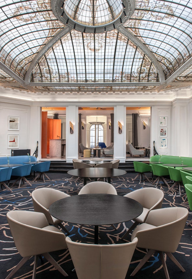 Обновленный отель Vernet в Париже
