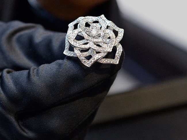 Кольцо Piaget Rose белое золото бриллианты.