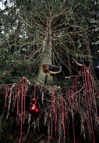 Кресло Ginger дерево кожа Poltrona Frau 83 425 руб. светильник Calabash металл Lightyears 14 800 руб.