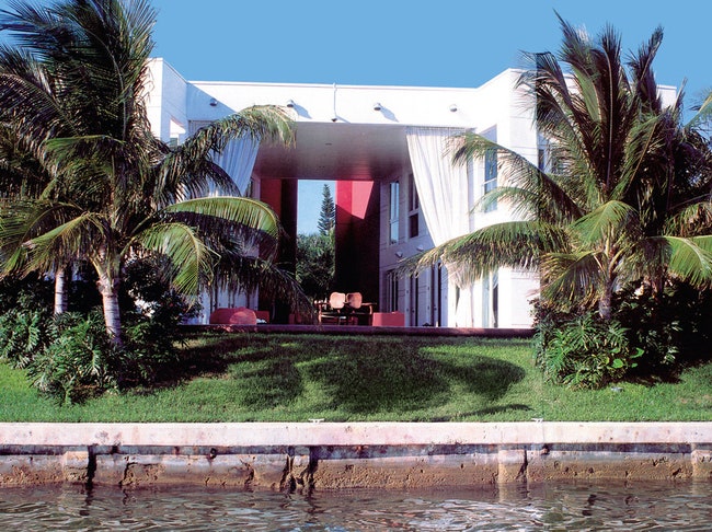 В проекте виллы “Ананда” в Майами  отсутствует само понятие “внутреннее пространство”. “Я хотел чтобы ветер с океана был...