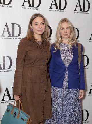 журналист Наталья Лучанинова с подругой.