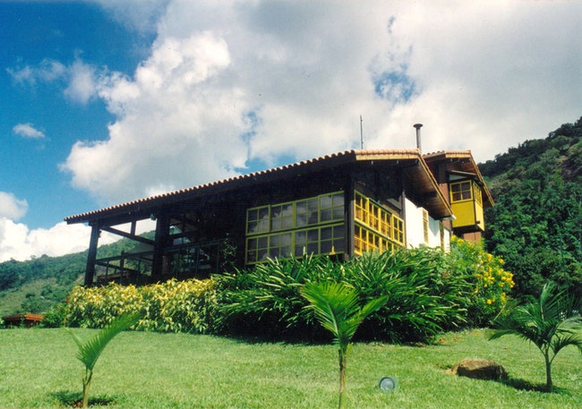 Дом Xalex в горах Флуминенсе штат РиодеЖанейро 2003 год.