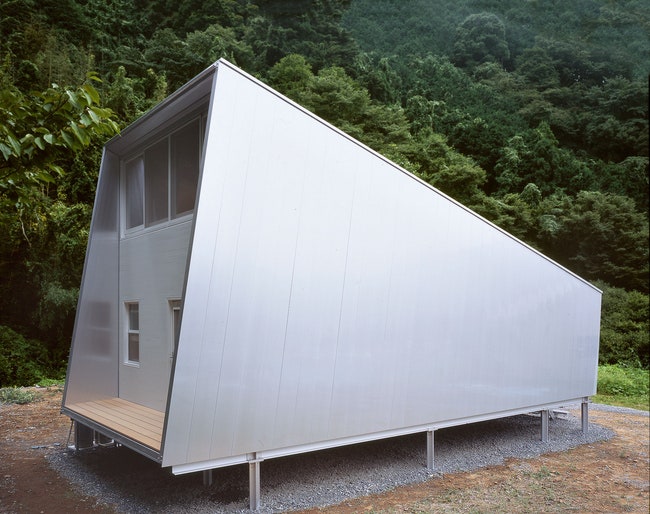 Алюминиевый дом  — первый осуществленный проект Тойо Ито. Двухэтажный частный дом со спальней на втором этаже площадью...
