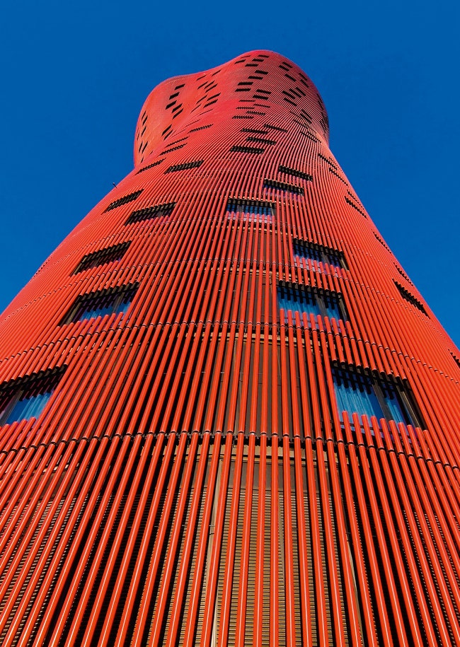 Башня Porta Fira в Барселоне  в 2010м была признана на конкурсе Emporis Skyscraper Award самым красивым небоскребом...