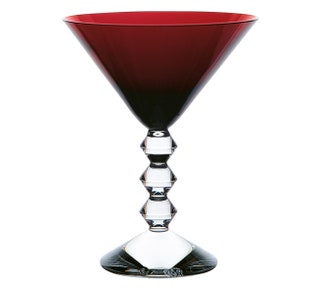 В составных вещах таких как этот бокал для мартини Vga ножка формуется отдельно а потом сплавляется с верхней частью.