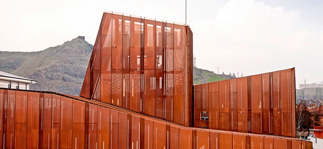 Необычные фасады домов из металла фото самых интересных проектов в разных городах мира