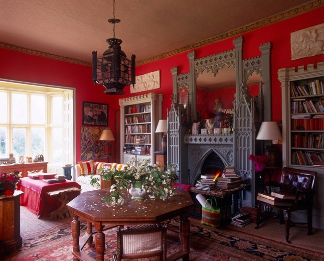 Гостиная в традиционном стиле музейный интерьер английский и парижский стили авангард | Admagazine
