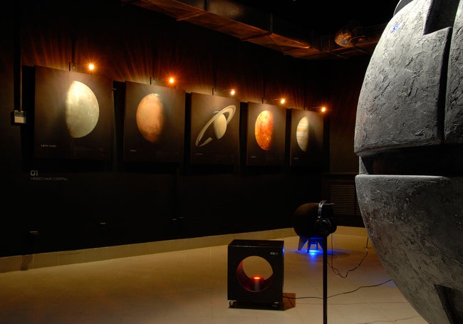 Выставка “Ожидание космоса” в Самаре оформленная Александром и Ольгой Филимоновыми